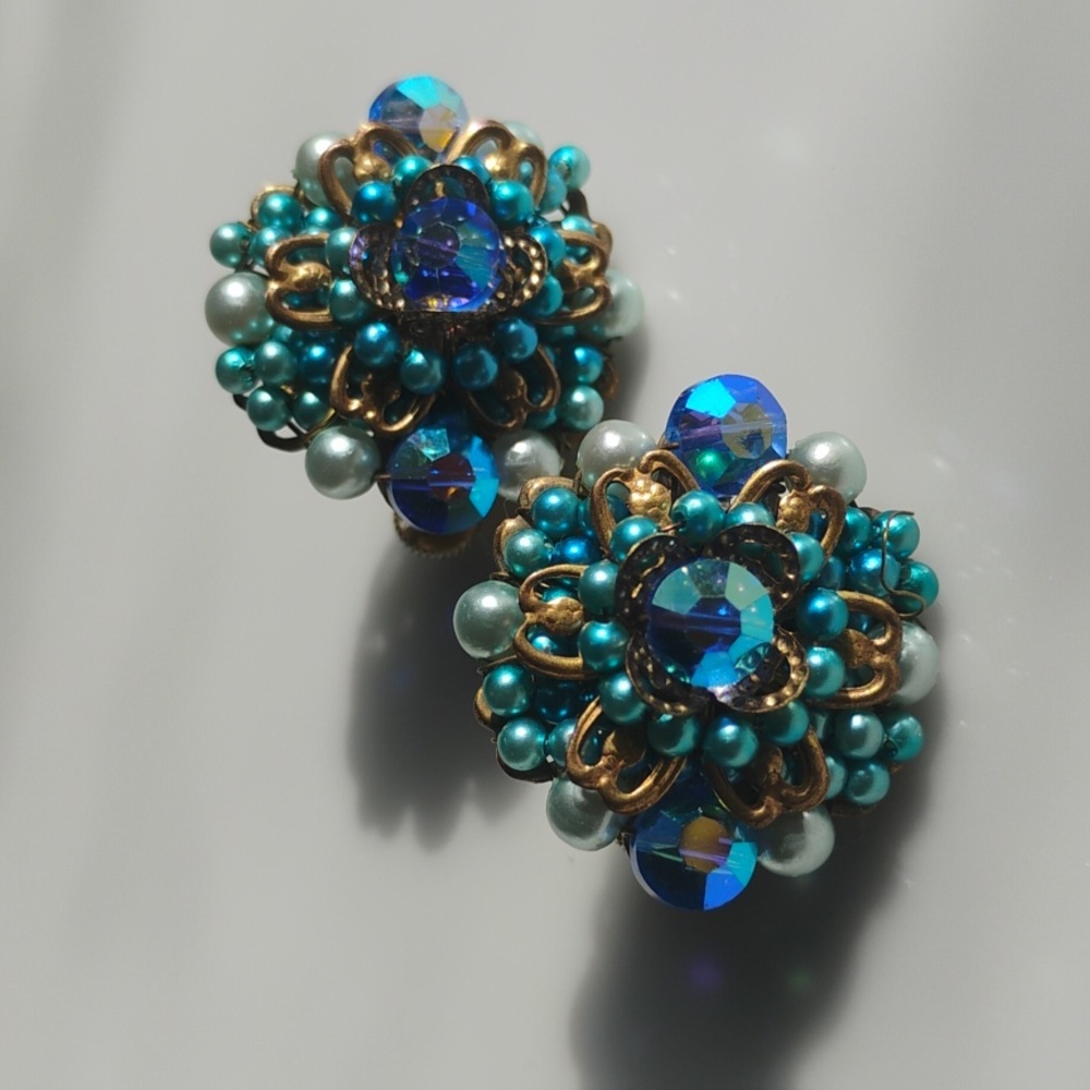 Vintage Vendome Signed Rhinestone Cluster Clip on Earrings